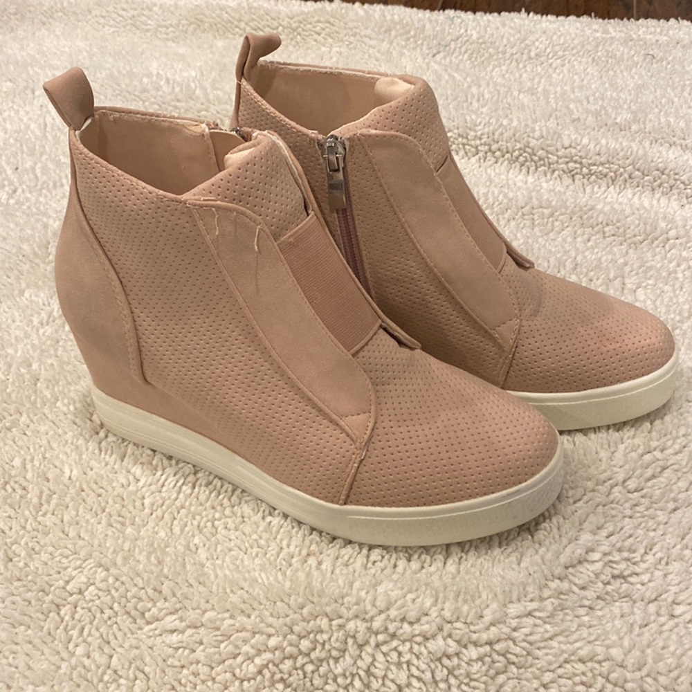 CCOCCI Wedges. Light pink in color. Suede. Good condition size 7